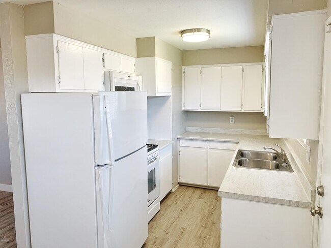 Foto del edificio - 2241 W Campbell Ave
