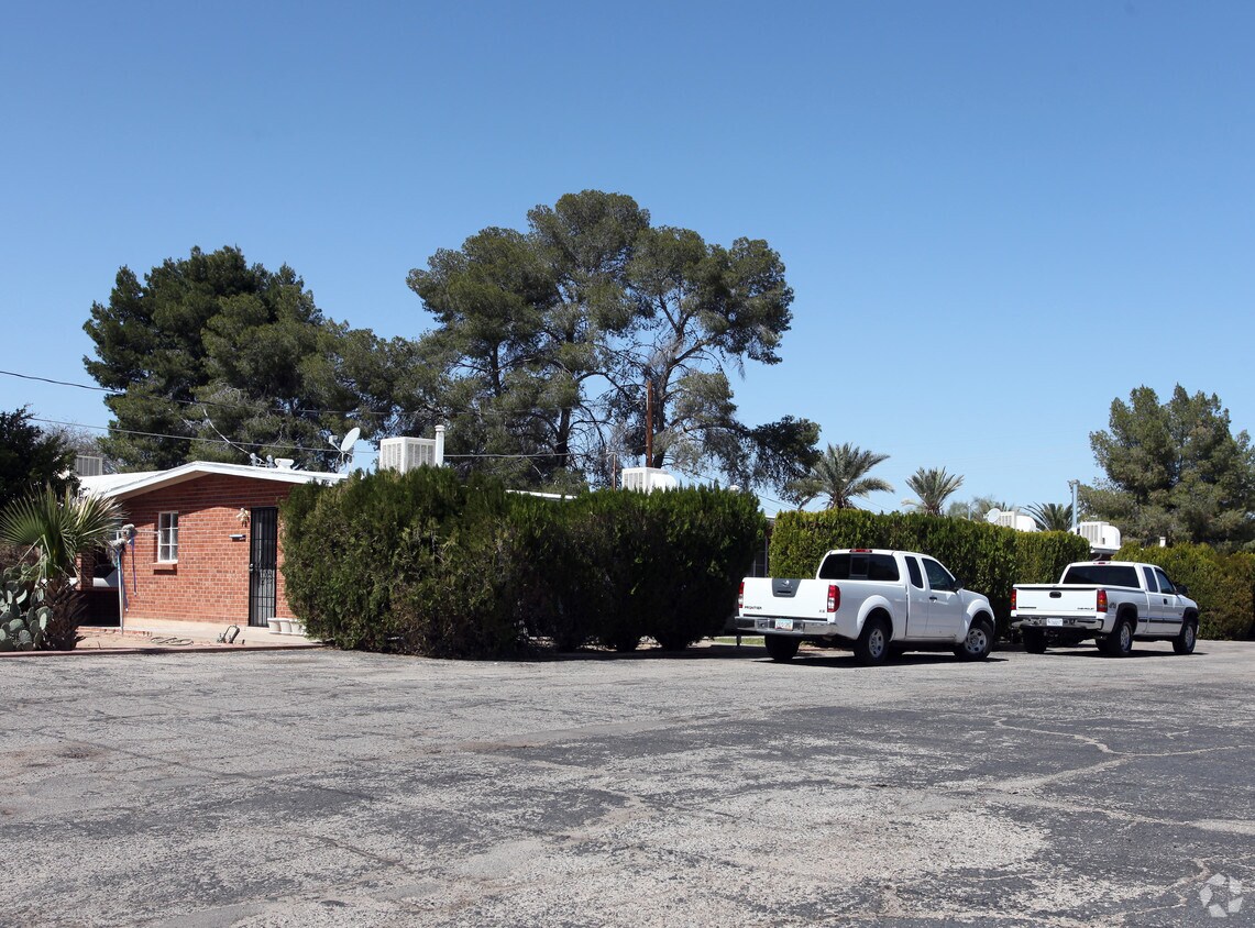 Building Photo - 1725-1733 E Hedrick Dr