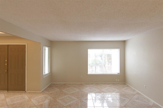 Building Photo - 11605 Lakeside Park Dr