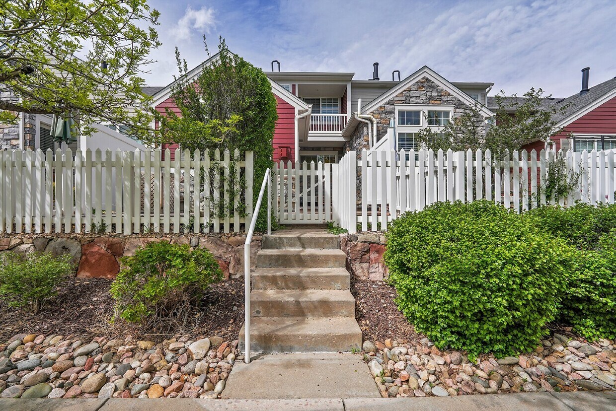 Primary Photo - $3,125 - 3Bed/ 3.5 Bath Townhome with Finished Basement and Fireplace in Broomfield!