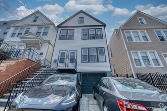 Building Photo - 175 Zabriskie St