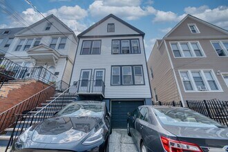 Building Photo - 175 Zabriskie St