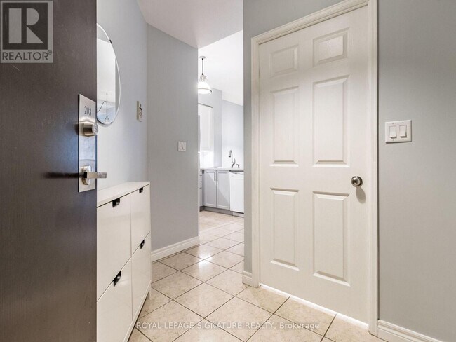 Photo du bâtiment - 55 Bloor St E