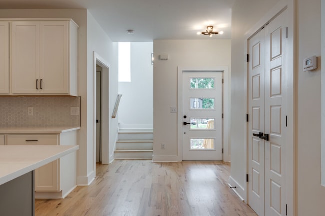 Foto del edificio - 214 Eisenhower Dr