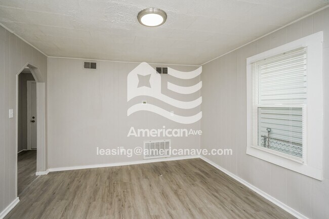 Building Photo - 920 Brentwood Ave