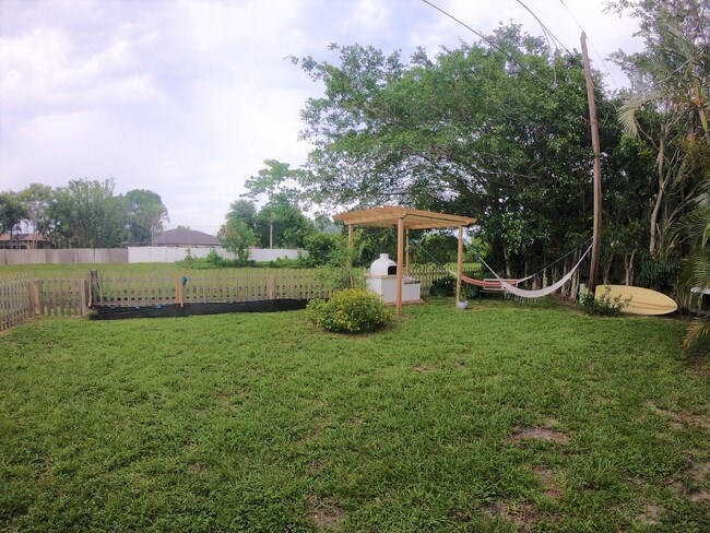 Foto del edificio - 3781 Roan Ct E