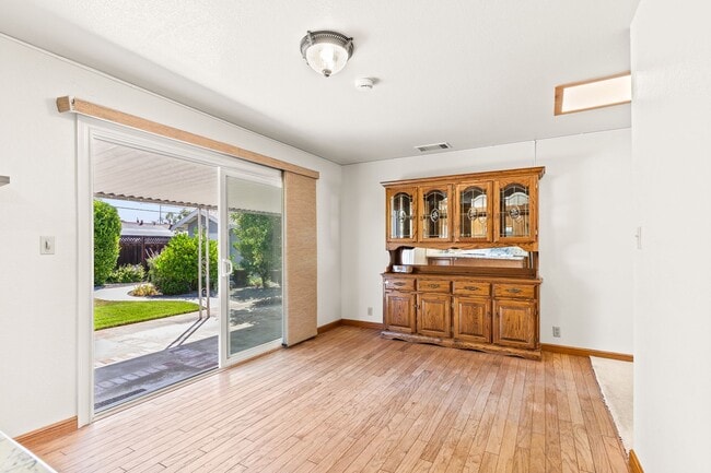 Photo - 8525 Bandon Dr House