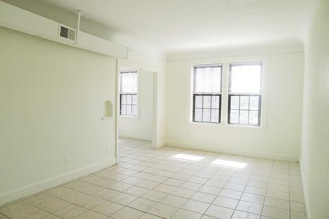Building Photo - 1141 Holcomb St