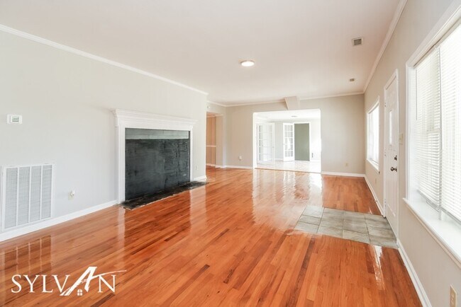 Building Photo - Lovely 4 bedroom ranch style home availabl...