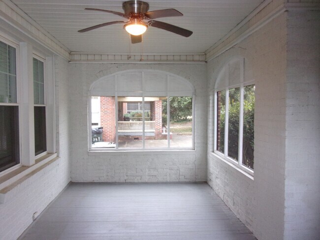 Foto del edificio - 738 Charlotte Ave