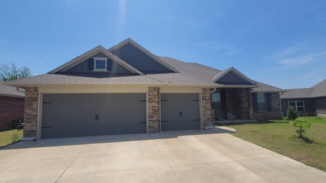 Foto del edificio - Very Beautiful 4 Bedroom Home in Mustang Schools
