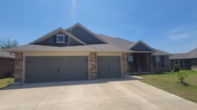 Building Photo - 8720 SW 66th Pl