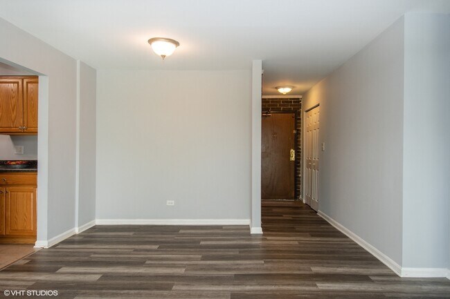 Building Photo - 248 E Bailey Rd