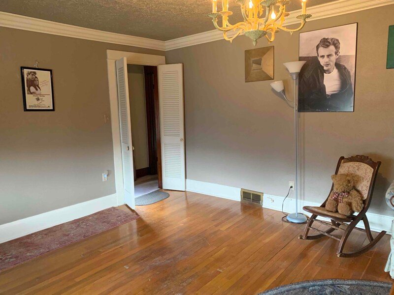 Primary Photo - 925 W Bennett