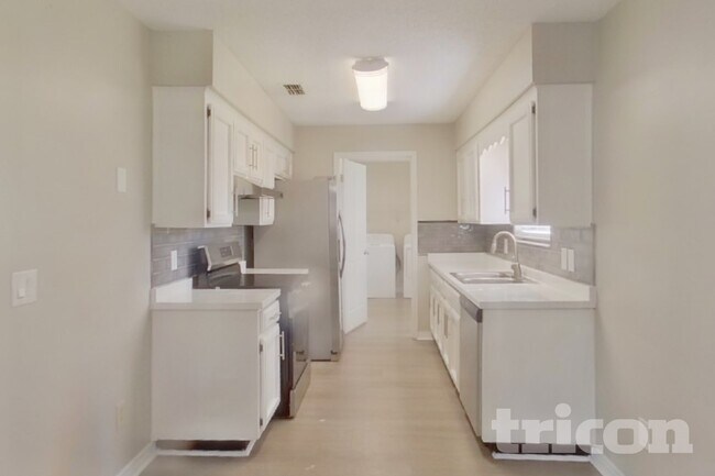Building Photo - 1715 Farm Way