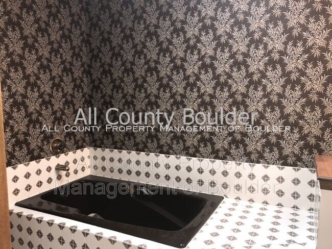 Building Photo - 3325 Camden Dr