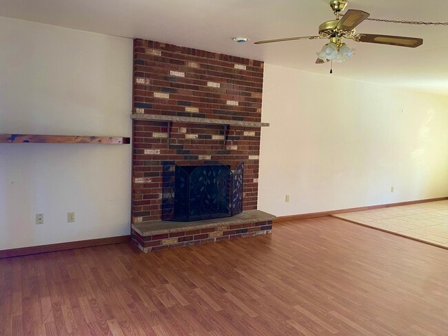 Building Photo - 40 Mountain Dr