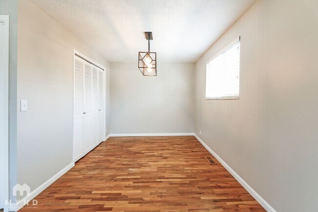 Building Photo - 381 Marquette Dr