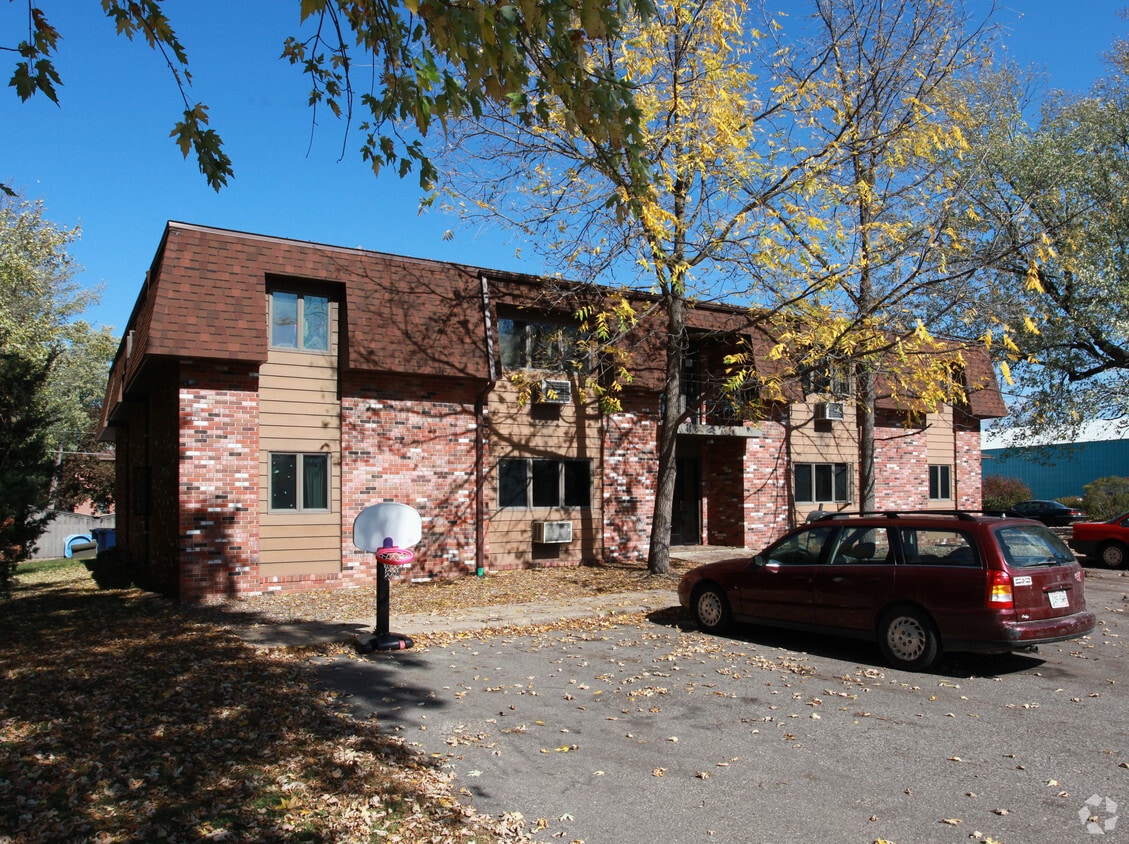 636 Hilton St, Prescott, WI 54021 Apartments in Prescott, WI