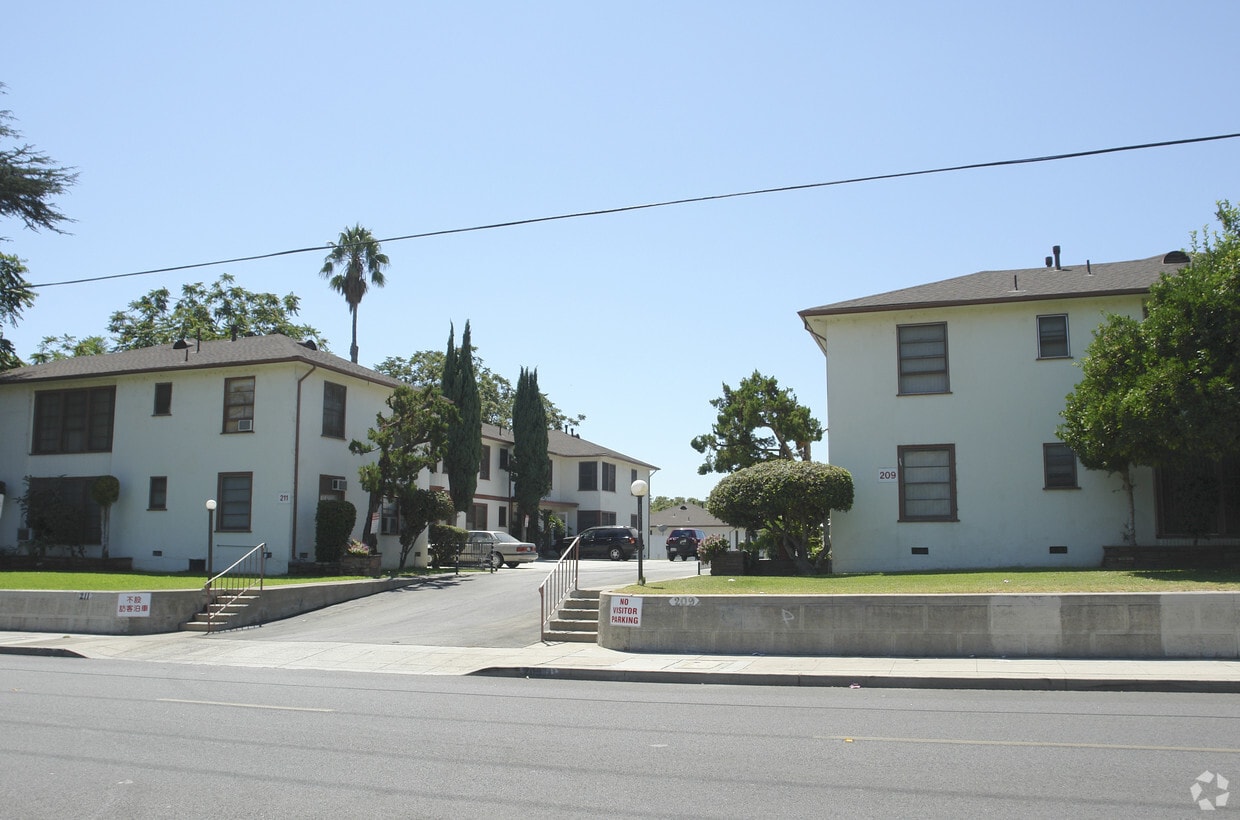 Building Photo - 209-211 S Almansor St