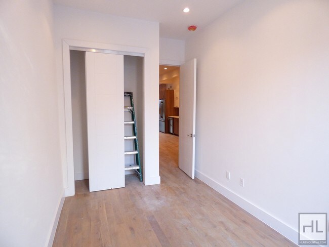Building Photo - 583 Bergen St