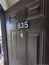 Building Photo - 835 Applewood Ln