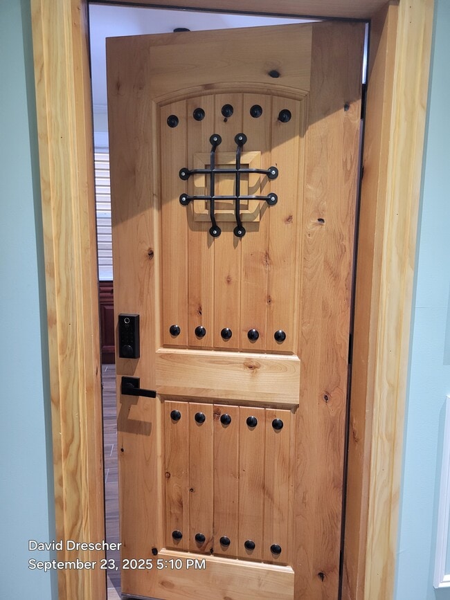 Tu entrada - 28 Willowdale Ave