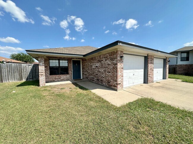 Foto del edificio - 5206 Daybreak Cir