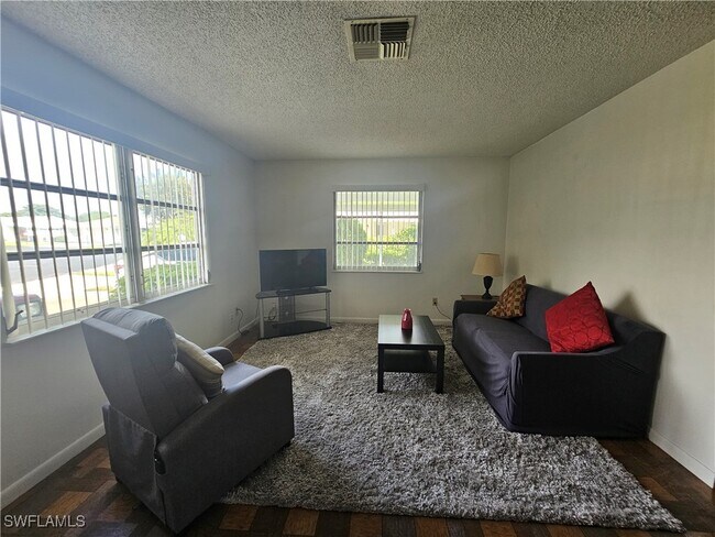 Building Photo - 34 Desert Candle Cir