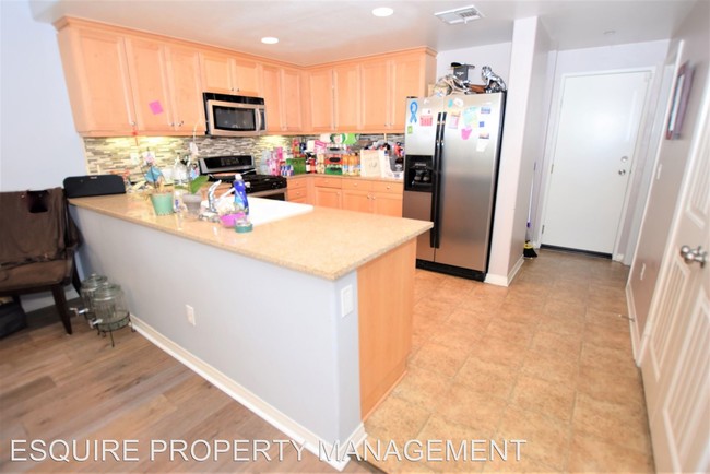 Building Photo - 3 br, 2.5 bath House - 624 GREEN RIVER ST
