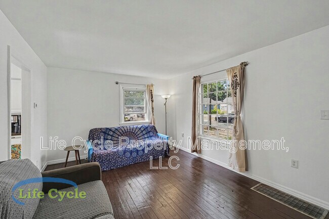 Foto del edificio - 2052 Collingwood Ave SW