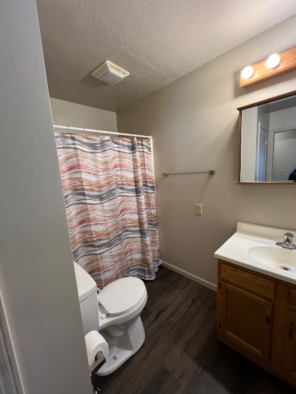 Building Photo - 204 Meadow Dr