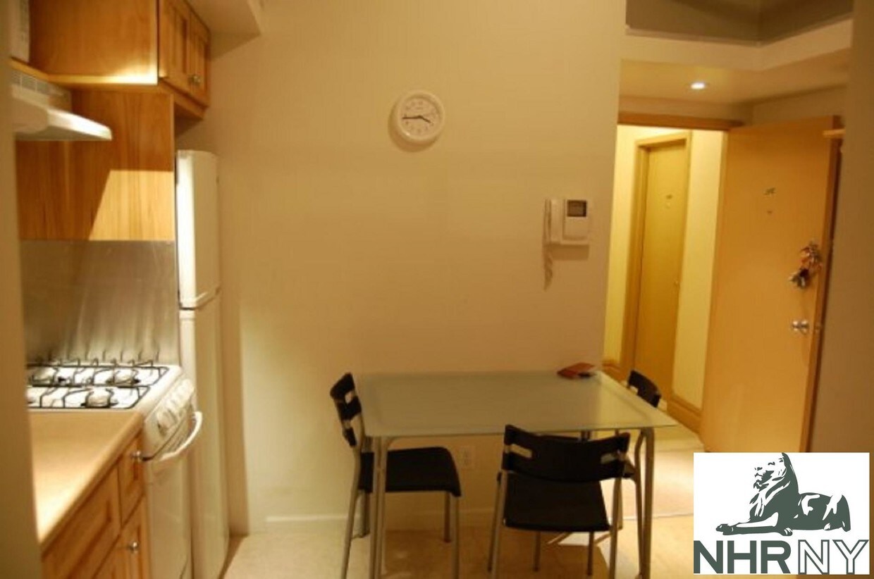 Foto principal - 321 West 30th Street