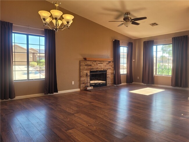 Building Photo - 3835 Smoketree Cir