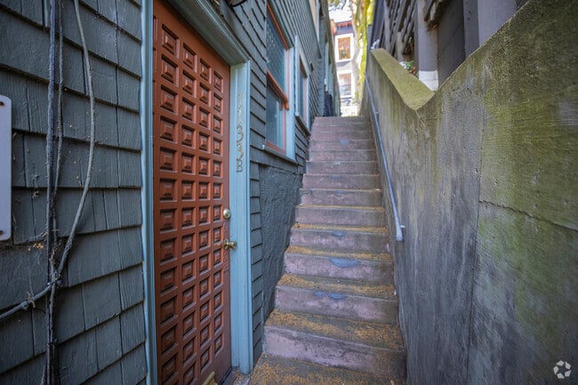 Entrance - 1133-1137 Filbert St