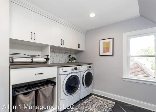 Foto del edificio - 4 br, 3.5 bath House - 18600 Wildemere