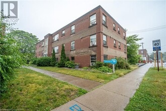Building Photo - 169 Park Row S