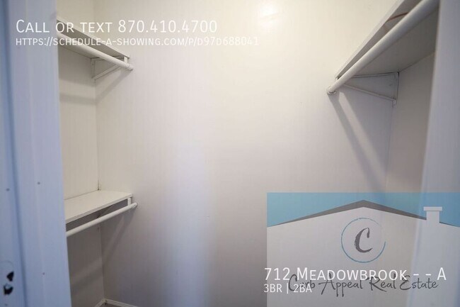 Foto del edificio - 712 Meadowbrook St