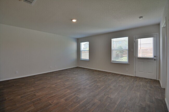 Foto del edificio - 2 Weeks Free Move-In Special! Charming Single-Story in Redbird Ranch | Open Layout, Private Suite...