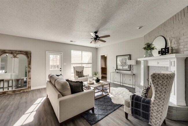 Foto del edificio - 5509 Fruitwood Dr
