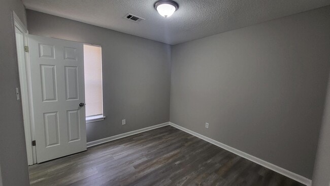 Foto del edificio - 2577 Reese Lake Cir