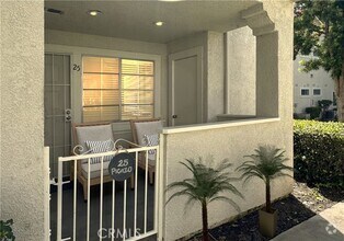 Building Photo - 25 Picazo