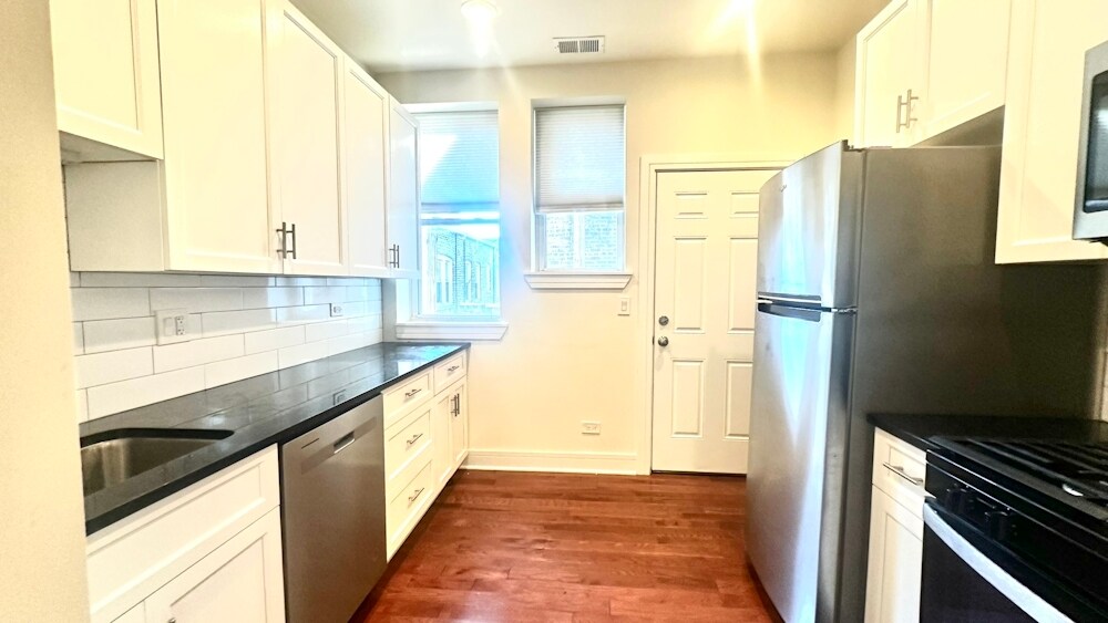 Foto principal - 1147 W Lunt Ave