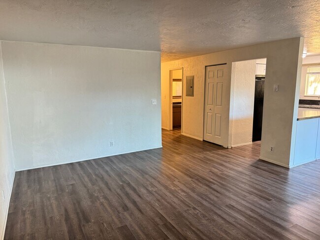 Foto del edificio - Updated 2-bedroom 1.5 bath duplex in Springfield!