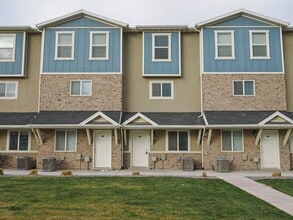 Building Photo - 8178 Broken Spoke Ln