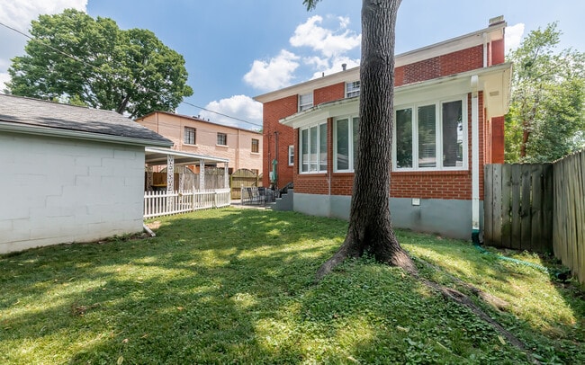 Foto del edificio - 2223 Strathmoor Blvd