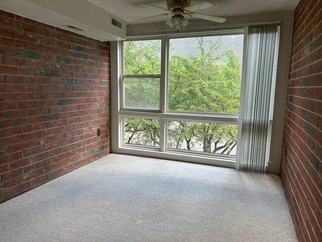 Dining room - 120 E 32nd St