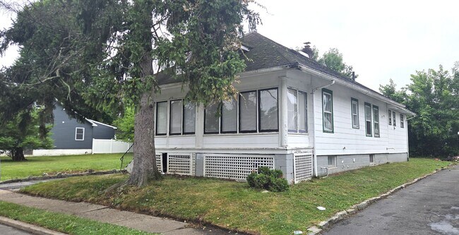Foto del edificio - 117 Browning Ave