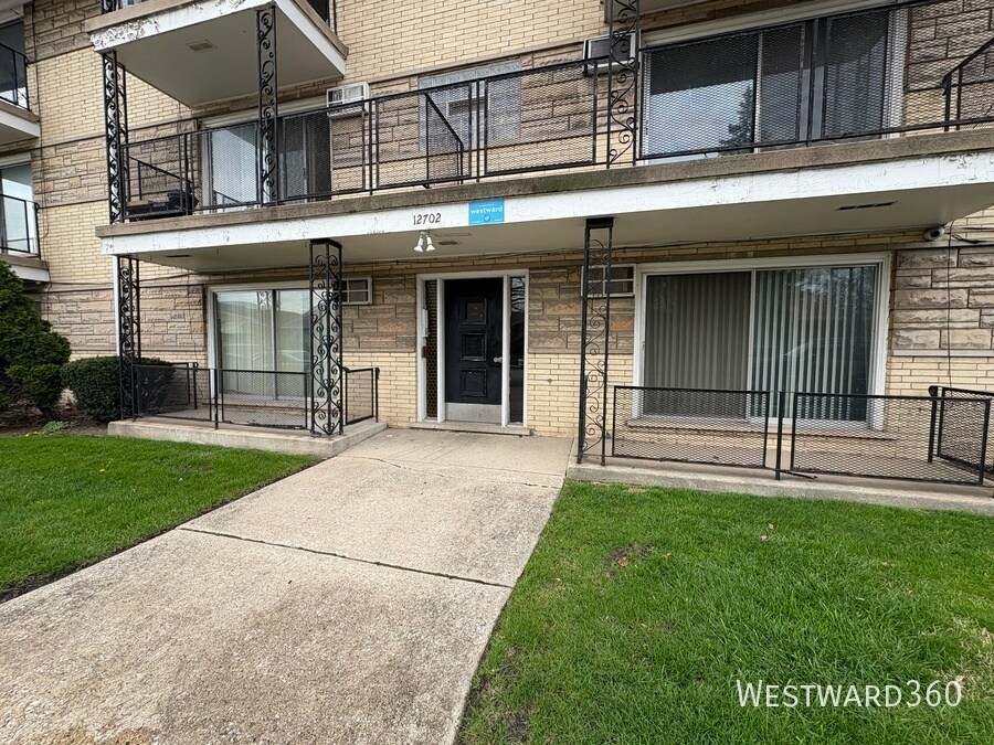 Foto principal - 1135 W 127th Pl