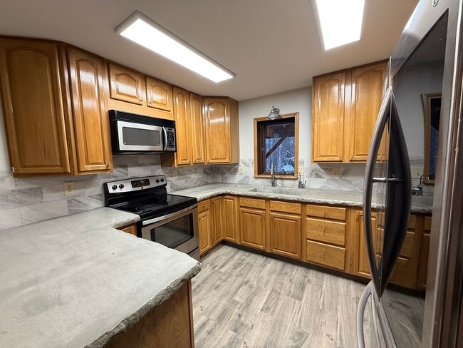 Building Photo - Spacious 3-Bedroom, 2-Bath Home, Just Outside of Town – Pets Welcome!